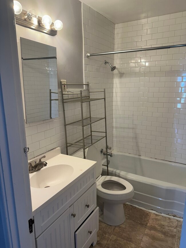 Building Photo - 340 Cherry St