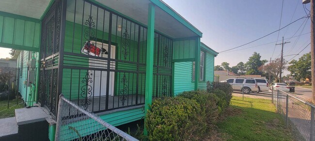 Foto del edificio - 4 Bedroom Single Family Home