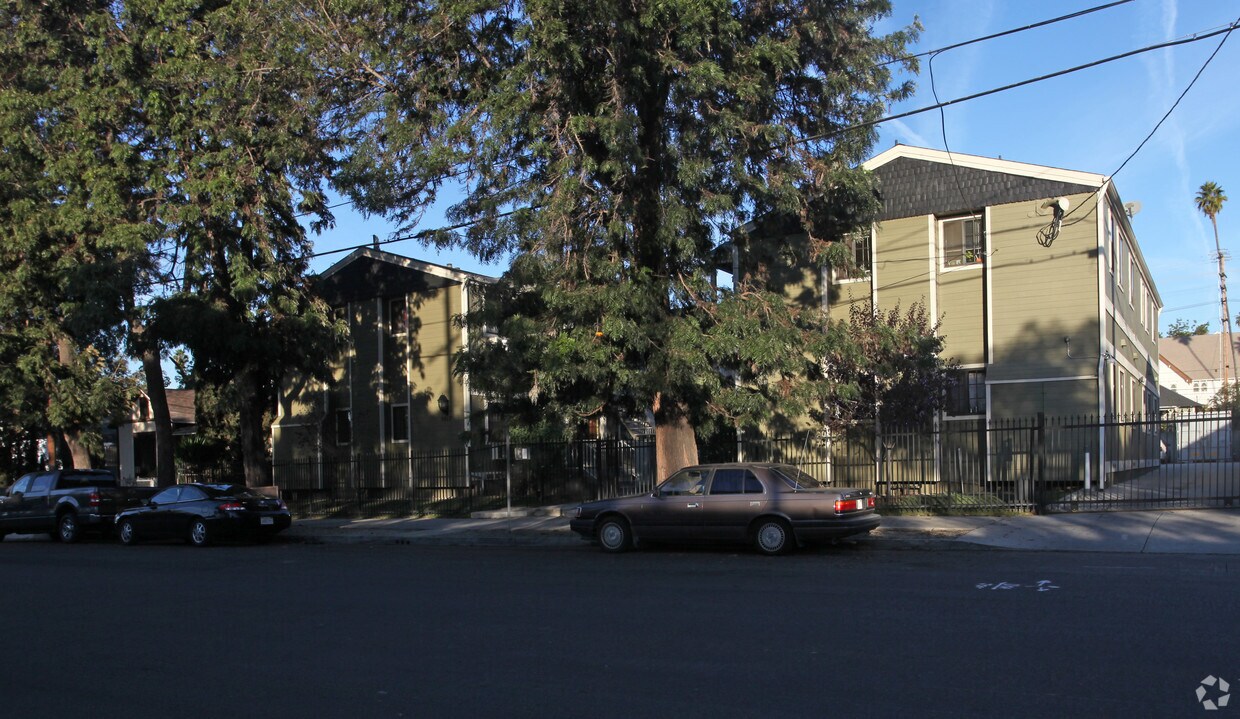Primary Photo - 5817-5821 Piedmont Ave