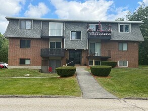 Building Photo - 176 Maple Ave