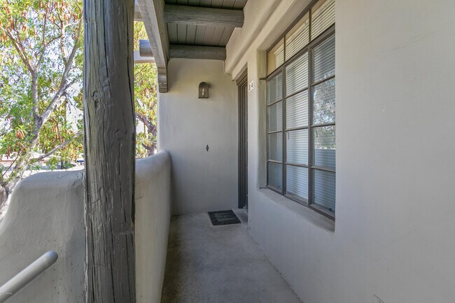 Building Photo - 1449 E Highland Ave