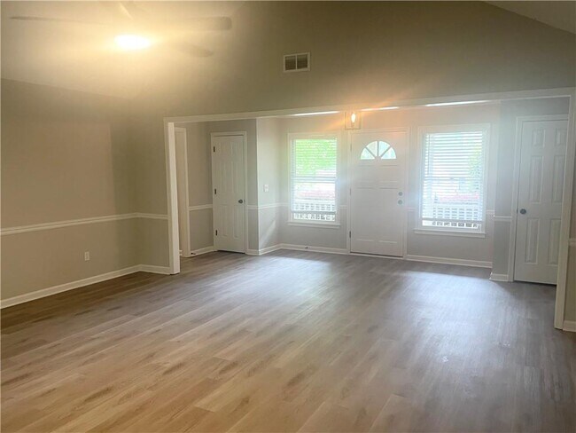Building Photo - 210 Buck Run
