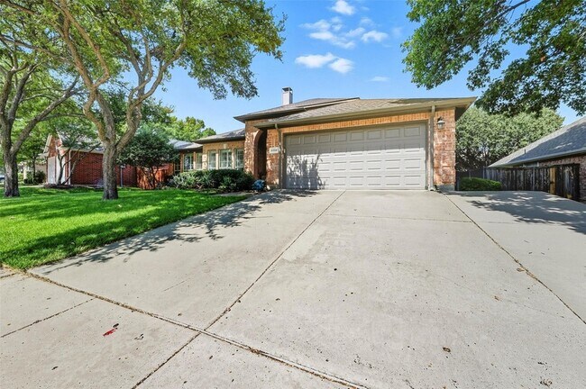 Building Photo - 2208 Cheshire Dr