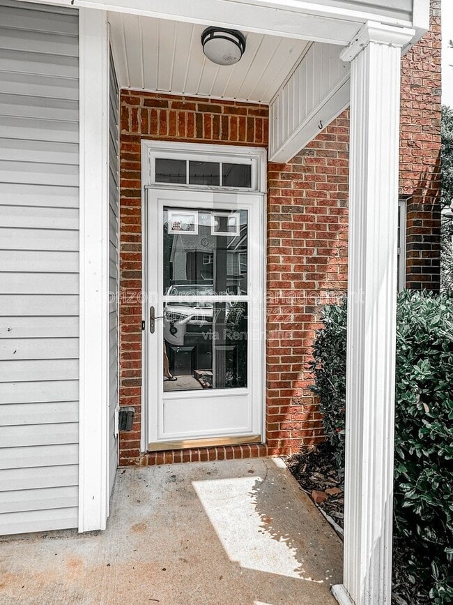 Building Photo - 19 Pearl Chambers Dr