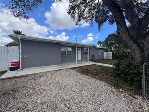 Building Photo - 5721 SW 41st St