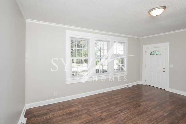 Building Photo - The living is easy in this 3 bedroom, 1 ba...