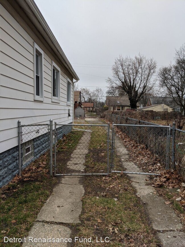 Building Photo - 3 br, 1.5 bath House - 15344 PREVOST