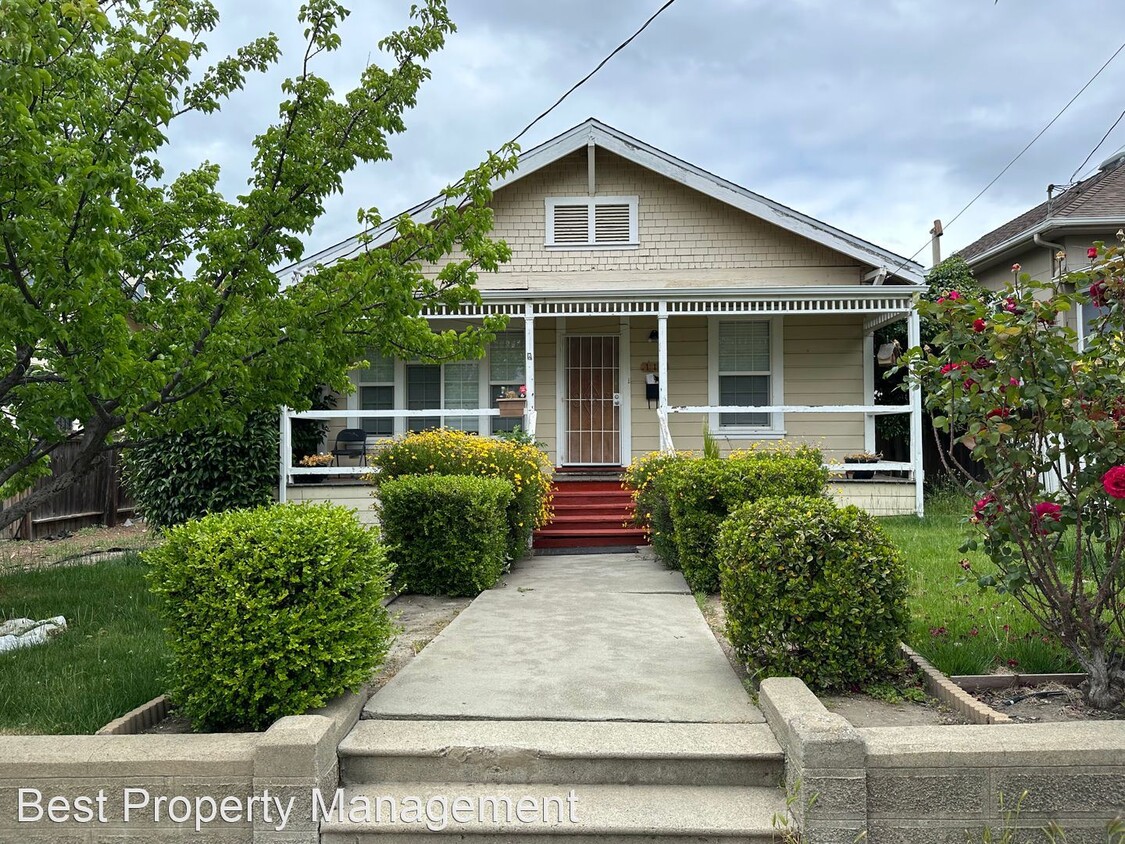 Primary Photo - 3 br, 2 bath House - 112 W. 5th St.