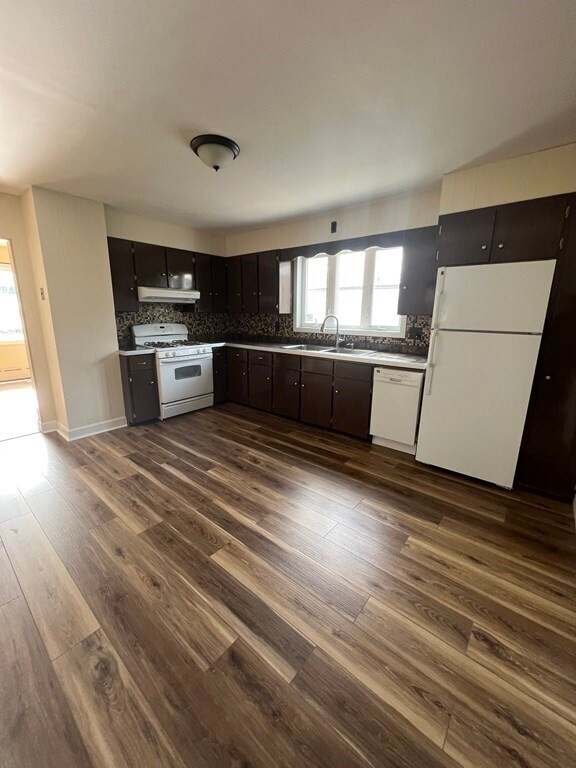 212 School St Unit 1, Taunton, MA 02780 Room for Rent in Taunton, MA