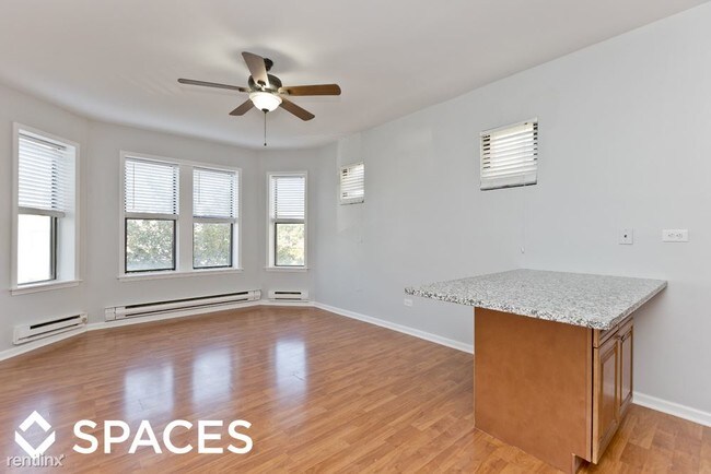 Building Photo - 3631 W Dickens Ave