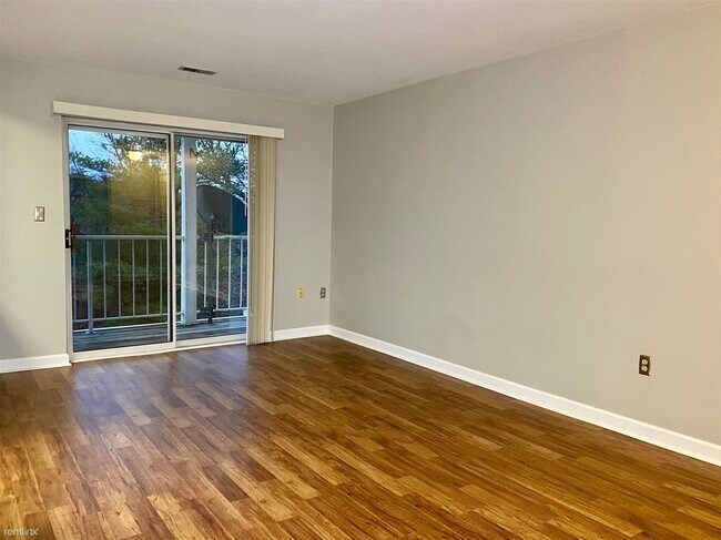 Building Photo - 2 br, 1.5 bath  - 6708 Ridge Rd Apt 304