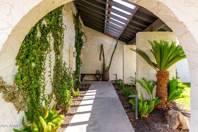Building Photo - 5724 N Scottsdale Rd