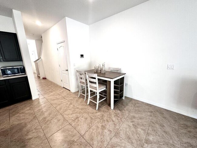 Building Photo - 370 Feltrim Reserve Blvd