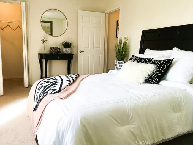 Building Photo - 600 Hosking Ave