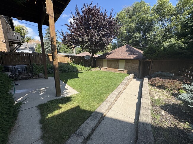 Building Photo - 2862 N 52nd St