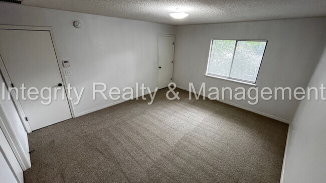 Building Photo - 4745 Playschool Dr