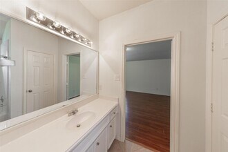 Building Photo - 11712 Logan Ridge Dr