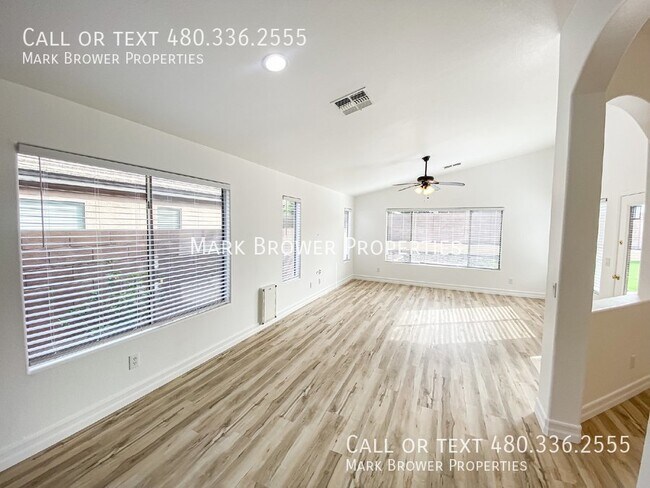 Building Photo - 425 E Embassy Dr