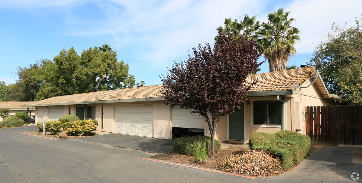 Foto del edificio - 7047 Greenback Ln