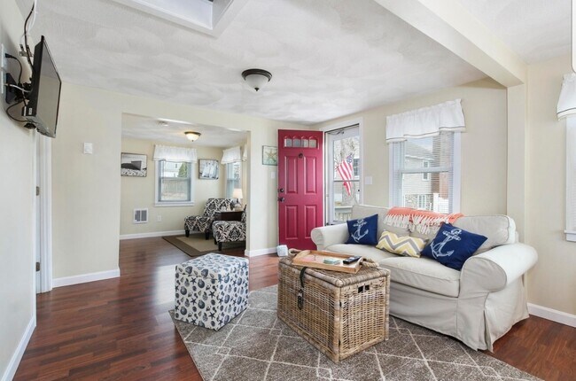 Building Photo - 6 Circle Dr