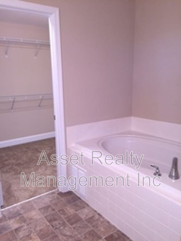 Building Photo - 6021 Loftis Creek Ln