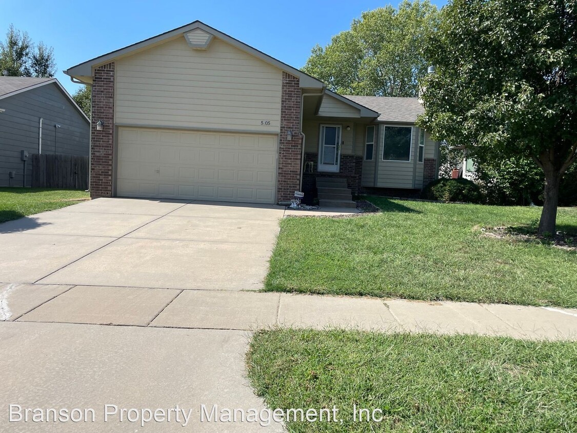 5 br, 3 bath House 5105 N Blackhawk St House Rental in Wichita, KS