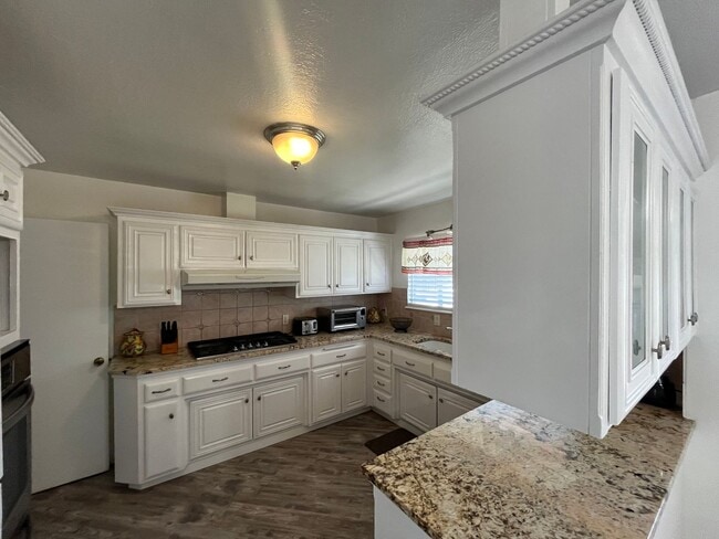 Building Photo - Nice updated Home Close to Atascadero City...