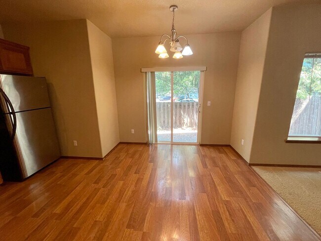 Foto del edificio - Fantastic Hillsboro Townhome with Attached...