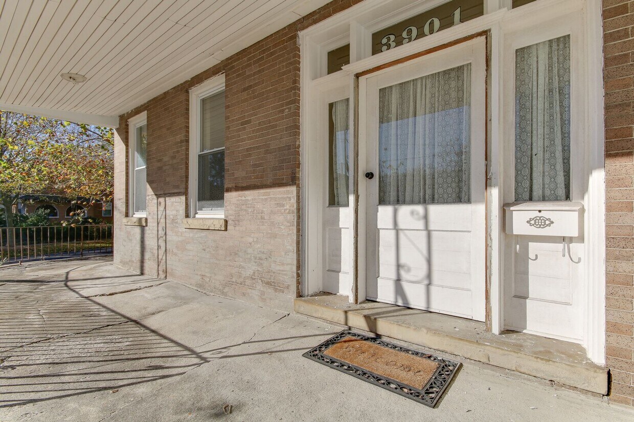 Primary Photo - Newport Avenue 3901