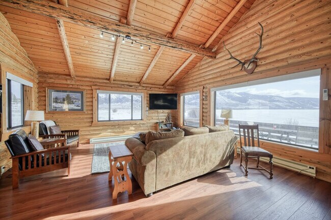 Foto del edificio - 5406 Henrys Lake Rd