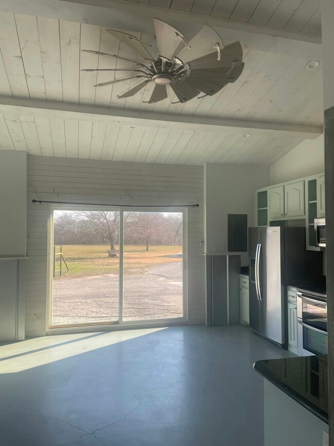 Building Photo - 461 Silver Ln