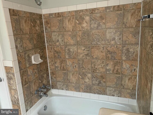 Foto del edificio - 7521 Riverdale Rd