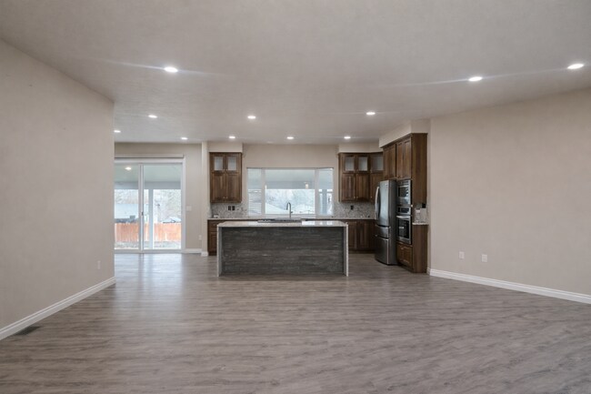 Foto del edificio - Fully Remodeled Home in West Kennewick – Pets Welcome