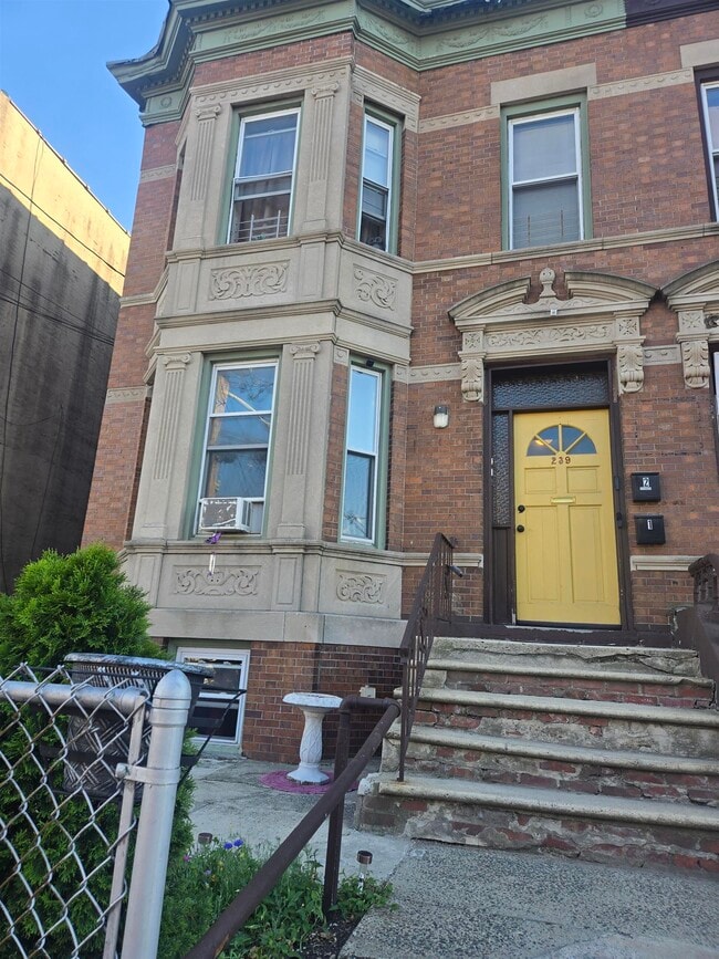Building Photo - 239 Fulton Ave