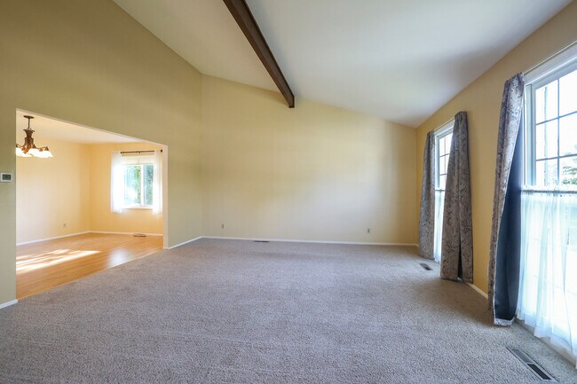 Building Photo - 677 Monterey Dr