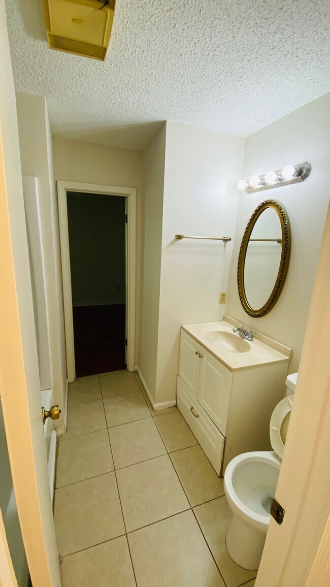 Foto del edificio - 14722 Hooper Rd