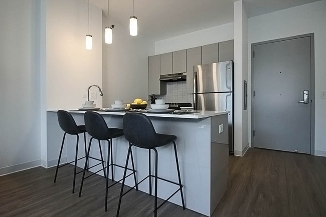 Building Photo - 797 W Van Buren St