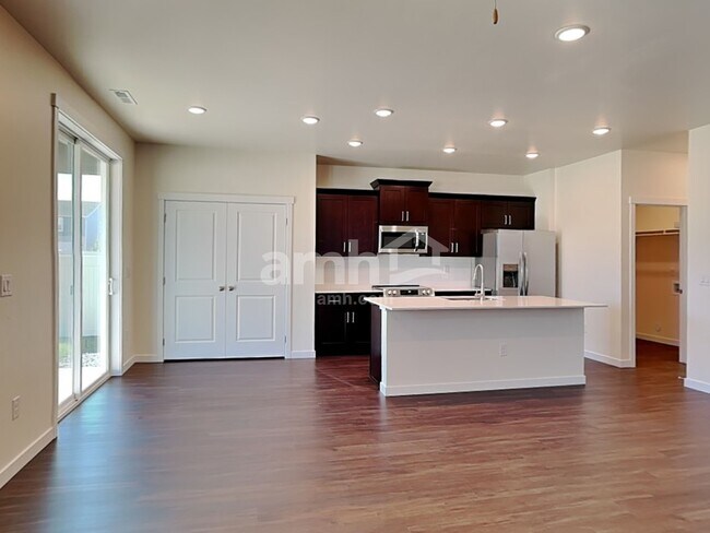 Building Photo - 9380 W Shumard St