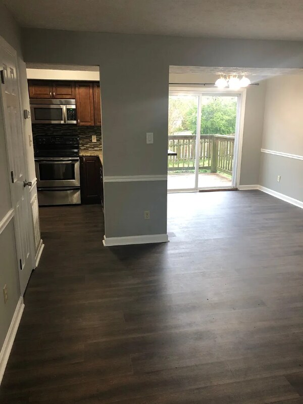 Foto del edificio - 9201 Shady Bend Ln