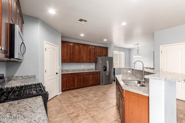 Foto del edificio - 42511 W Cheyenne Dr