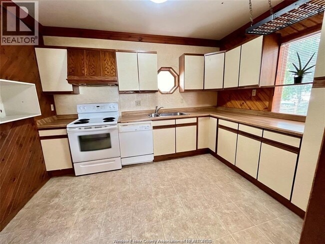 Building Photo - 1115 Gladstone Ave