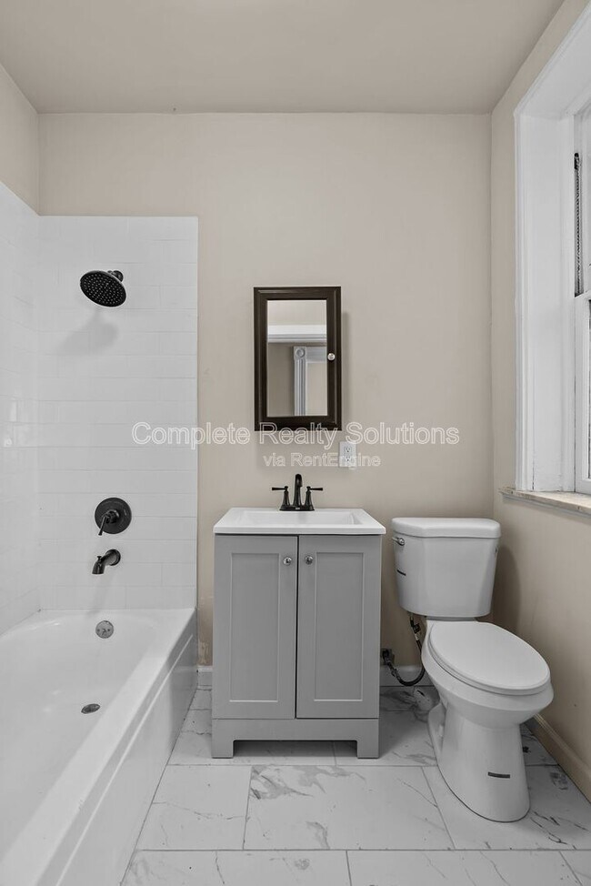 Foto del edificio - 3915 Russell Blvd