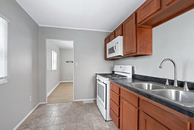 Building Photo - 3913 Addison St