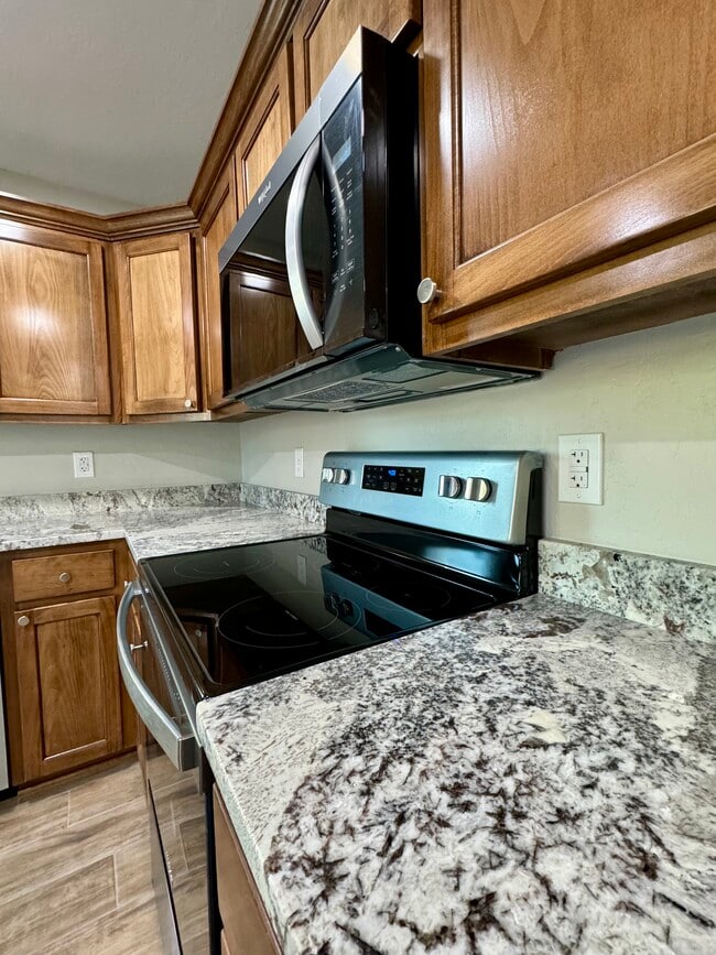 Building Photo - 203 Crestview