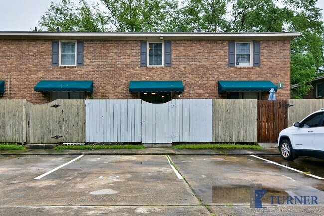 Building Photo - 3700 Bush River Rd, Unit i2, Columbia, SC ...