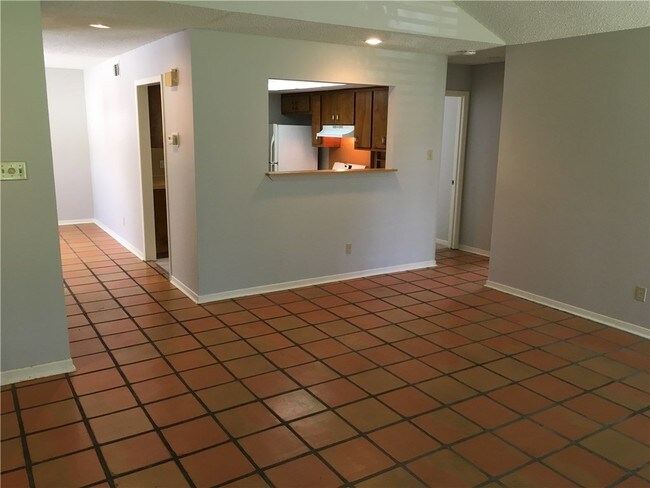 Building Photo - 6102 Forest Hills Dr
