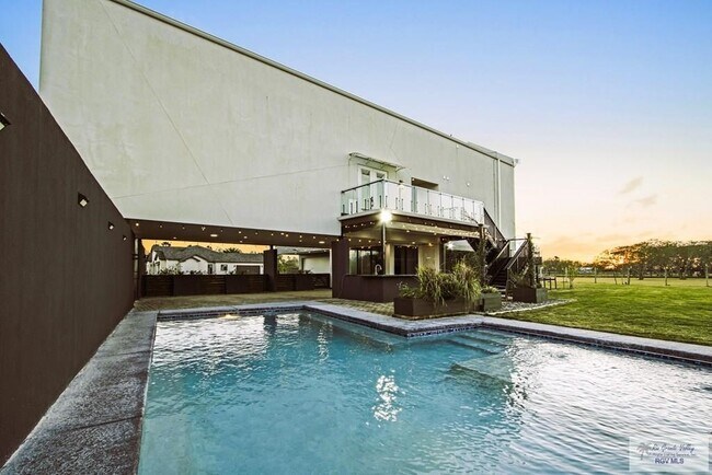Building Photo - 166 N San Roman Rd