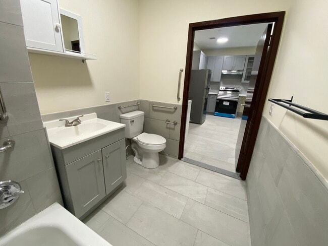 Foto del edificio - 1527 Bryant Avenue