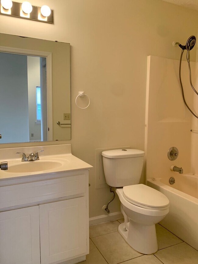 Foto del edificio - 2BR/2BA Duplex in Lakemont