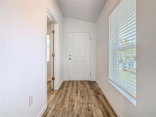 Foto del edificio - 4711 Rolling Lk Ln